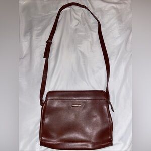 LIZ CLAIBORNE LEATHER CO PEBBLED BROWN LEATHER MESSENGER SHOULDER CROSS BODY BAG